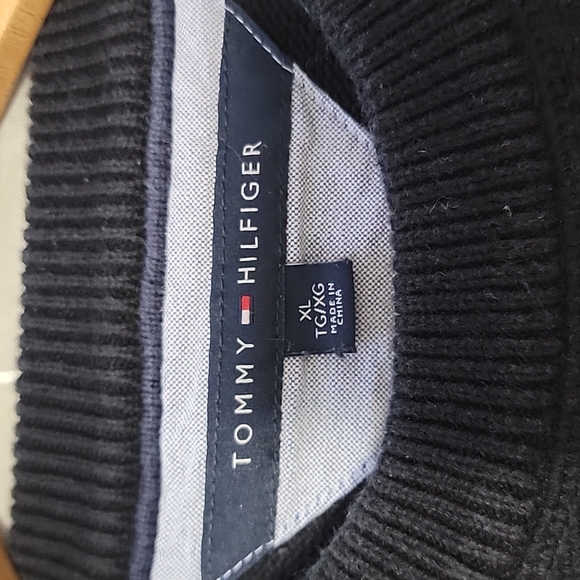 Tommy Hilfiger Men's Sweater - Picture 3 of 5
